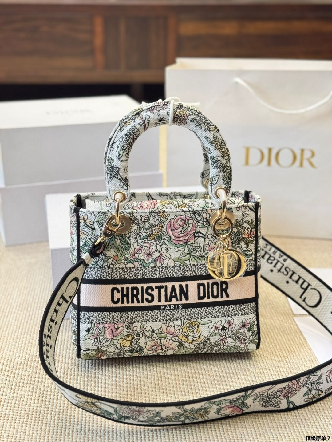 【今日特価】Dior Lady D-Lite レディ D - ライト 刺繍バッグ スターアイテム版