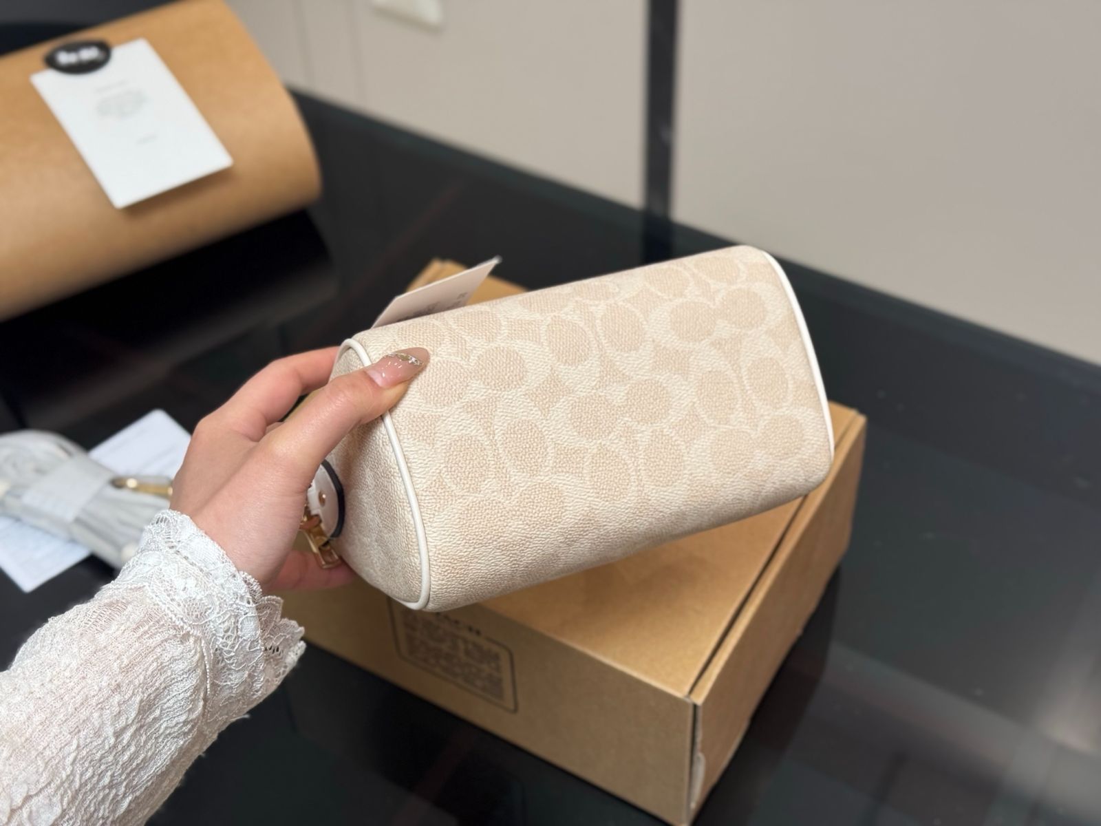 【今日特価】Coach Mini Pillow Bag ミニピローバッグ 新品 【今日特価】Coach Mini Pillow Bag ミニピローバッグ 新品