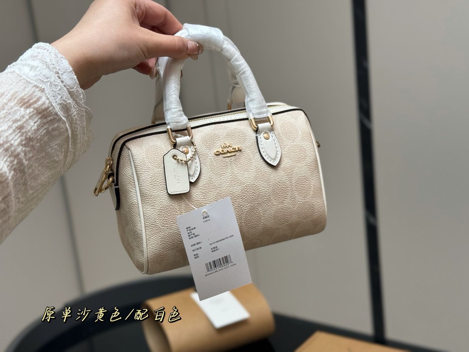 【今日特価】Coach Mini Pillow Bag ミニピローバッグ 新品 【今日特価】Coach Mini Pillow Bag ミニピローバッグ 新品
