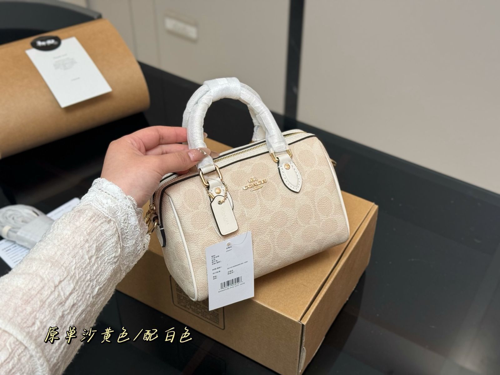 【今日特価】Coach Mini Pillow Bag ミニピローバッグ 新品 【今日特価】Coach Mini Pillow Bag ミニピローバッグ 新品