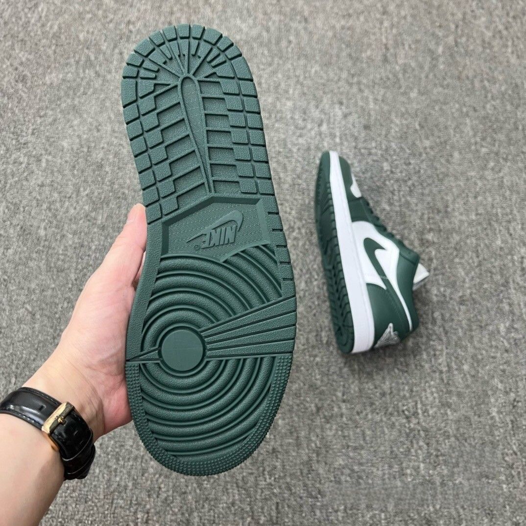 お値下げしました??即購入?? NIKE Air Jordan 1 Low AJ1 dc0774-113v スニーカー男女兼用ジョーダン