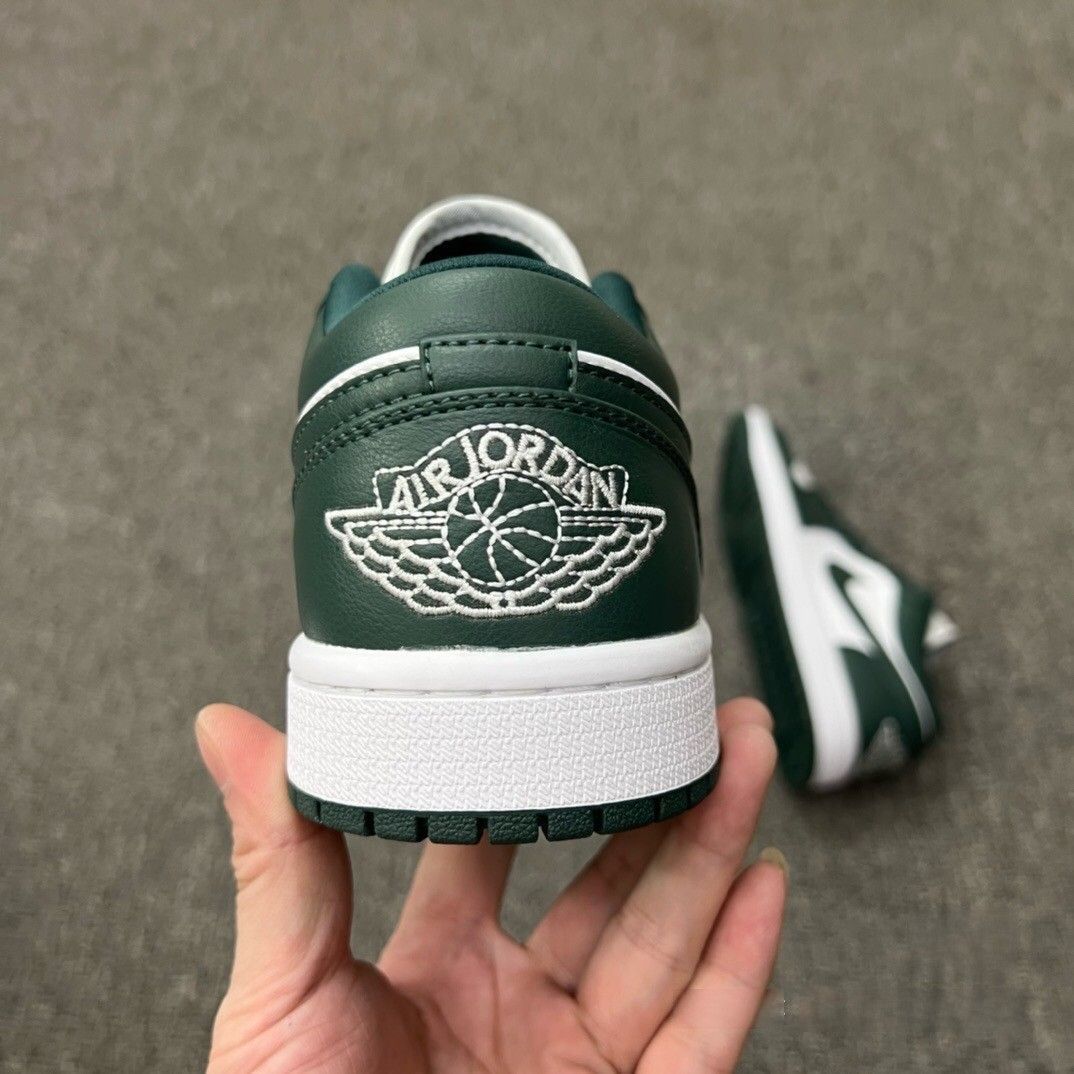 お値下げしました??即購入?? NIKE Air Jordan 1 Low AJ1 dc0774-113v スニーカー男女兼用ジョーダン