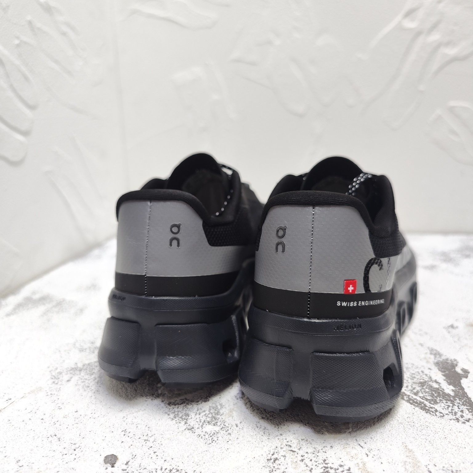On Cloudmonster ジョギング スポーツ トレーニング ランニングシューズ メンズ レディー スニーカー タウンユース 新品 未使用　ブラック　2色