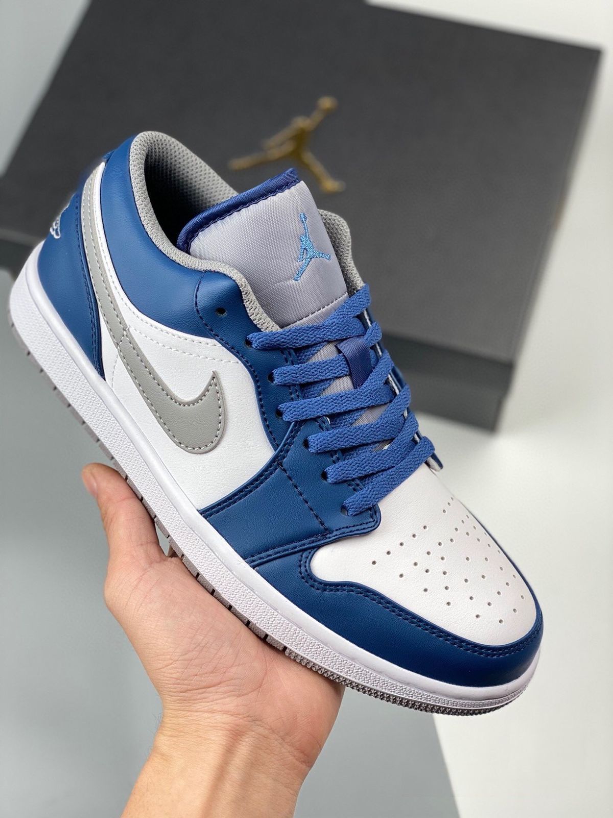 お値下げしました??即購入?? NIKE AIR JORDAN 1 LOw 箱付 男女兼用ジョーダン