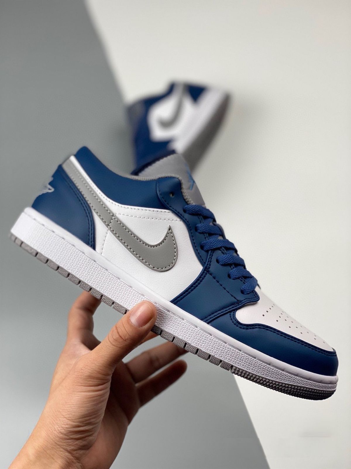 お値下げしました??即購入?? NIKE AIR JORDAN 1 LOw 箱付 男女兼用ジョーダン