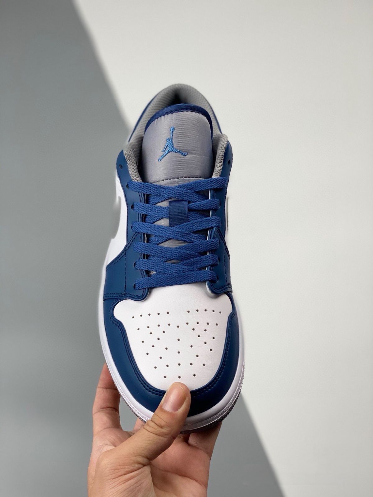 お値下げしました??即購入?? NIKE AIR JORDAN 1 LOw 箱付 男女兼用ジョーダン