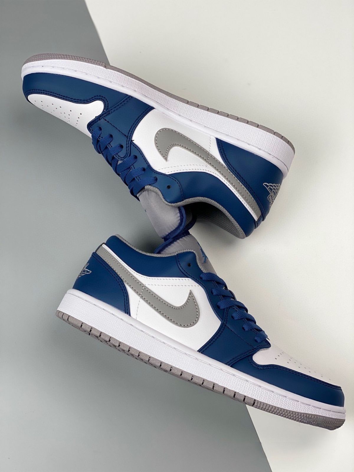 お値下げしました??即購入?? NIKE AIR JORDAN 1 LOw 箱付 男女兼用ジョーダン
