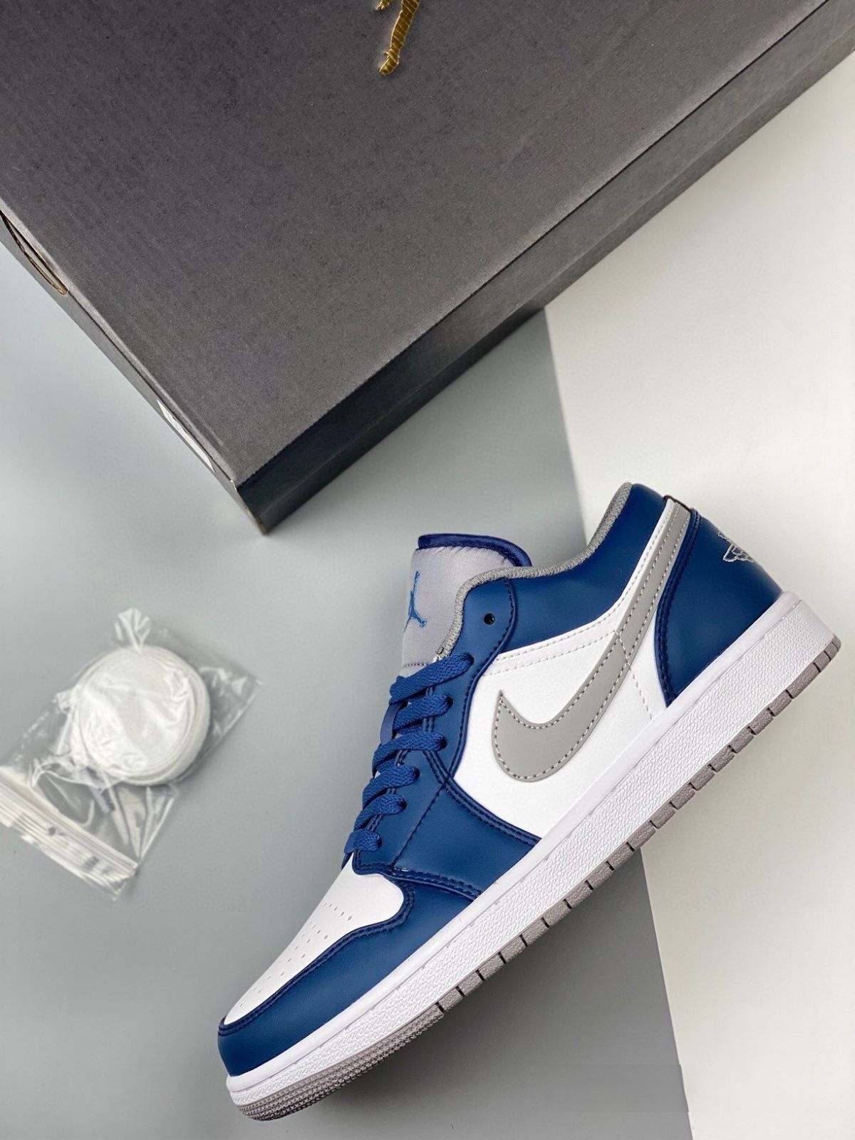 お値下げしました??即購入?? NIKE AIR JORDAN 1 LOw 箱付 男女兼用ジョーダン