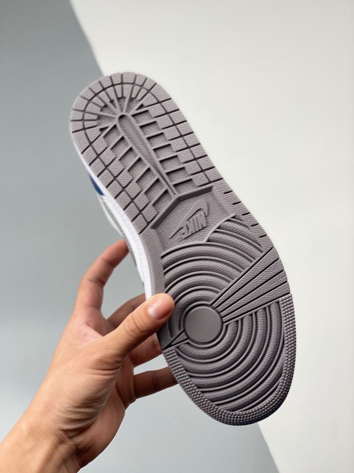 お値下げしました??即購入?? NIKE AIR JORDAN 1 LOw 箱付 男女兼用ジョーダン