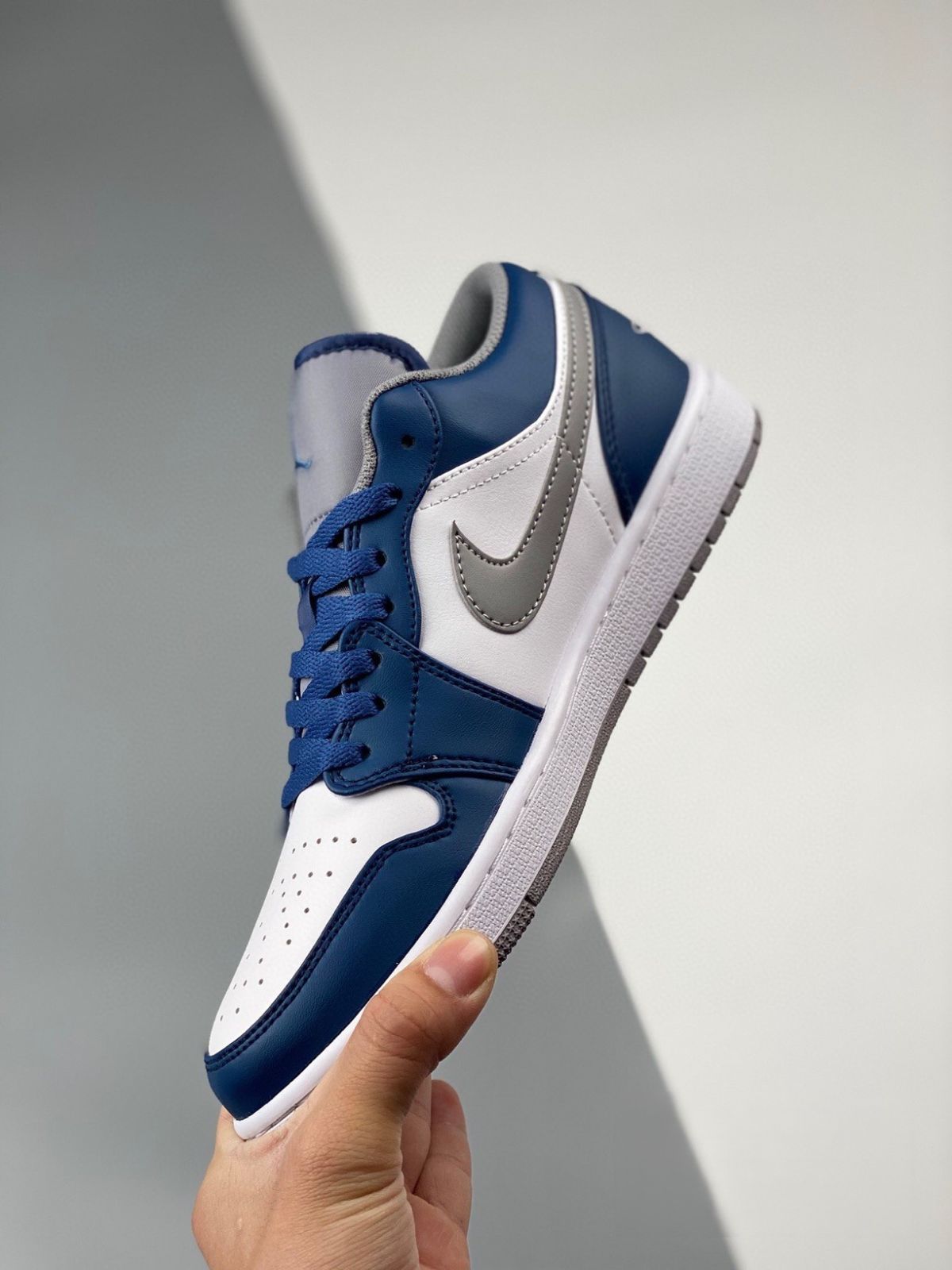 お値下げしました??即購入?? NIKE AIR JORDAN 1 LOw 箱付 男女兼用ジョーダン