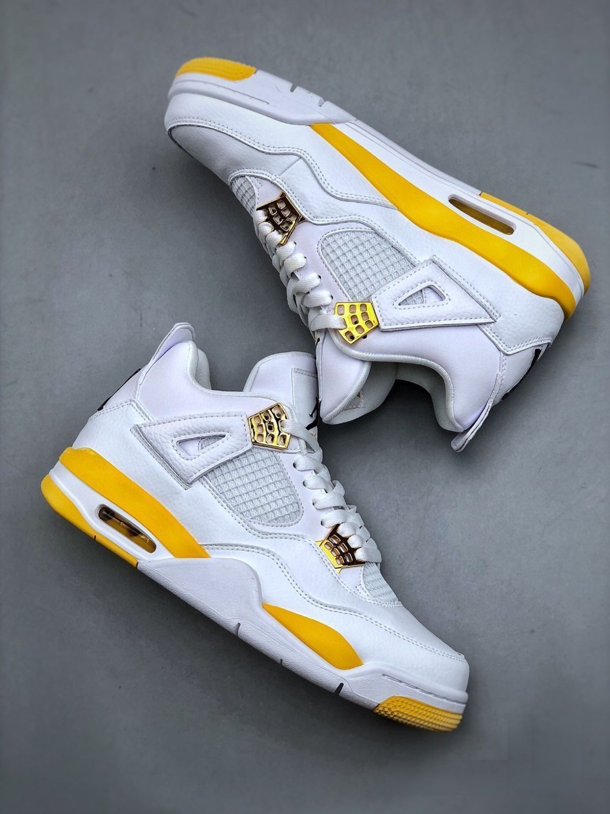 お値下げしました??即購入新品箱付?? Nike air jordan 4 retro wnns vivid sulfura ナイキ