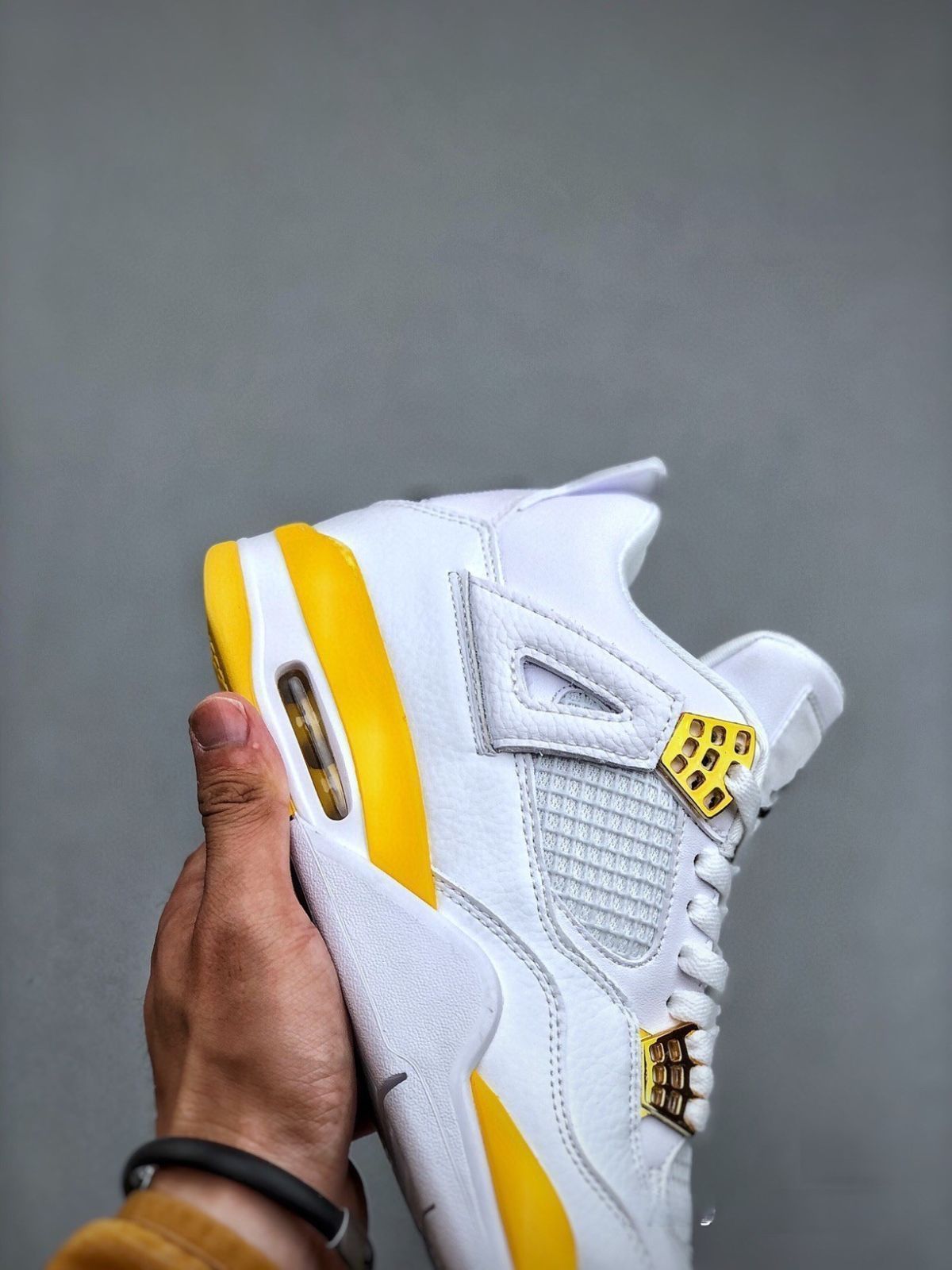 お値下げしました??即購入新品箱付?? Nike air jordan 4 retro wnns vivid sulfura ナイキ
