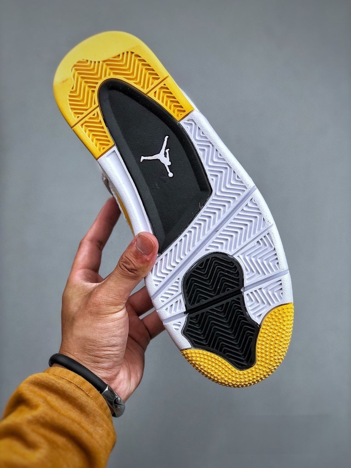 お値下げしました??即購入新品箱付?? Nike air jordan 4 retro wnns vivid sulfura ナイキ