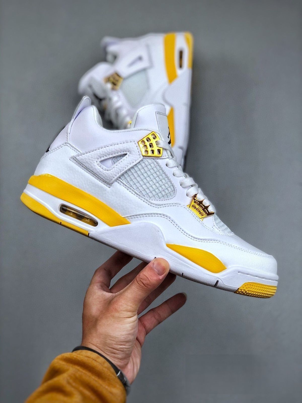 お値下げしました??即購入新品箱付?? Nike air jordan 4 retro wnns vivid sulfura ナイキ