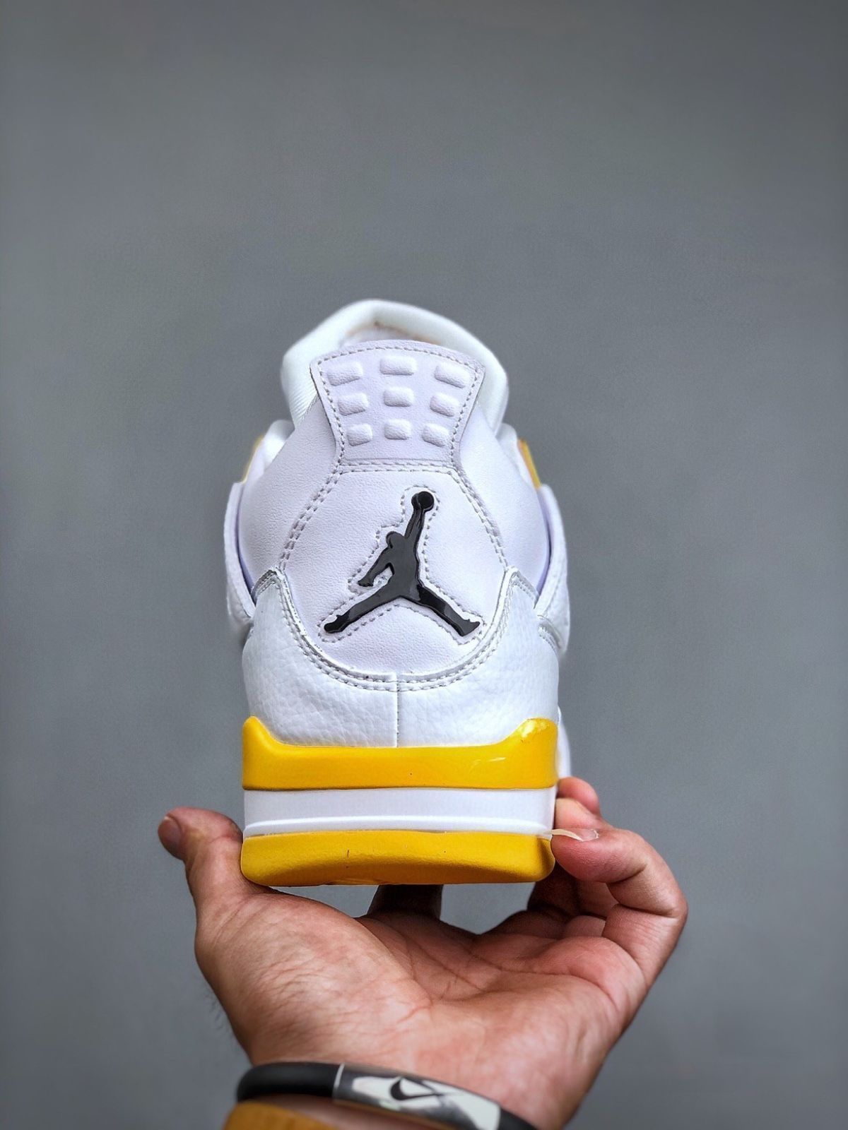 お値下げしました??即購入新品箱付?? Nike air jordan 4 retro wnns vivid sulfura ナイキ