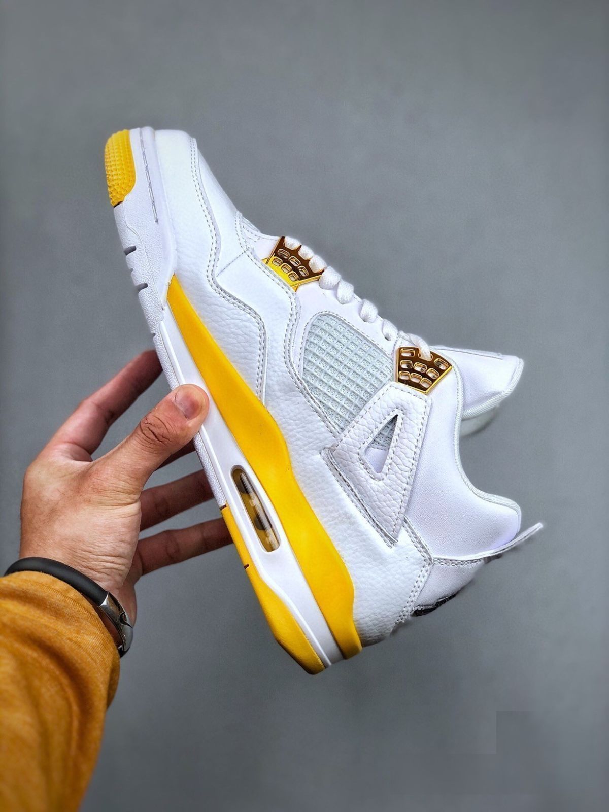 お値下げしました??即購入新品箱付?? Nike air jordan 4 retro wnns vivid sulfura ナイキ