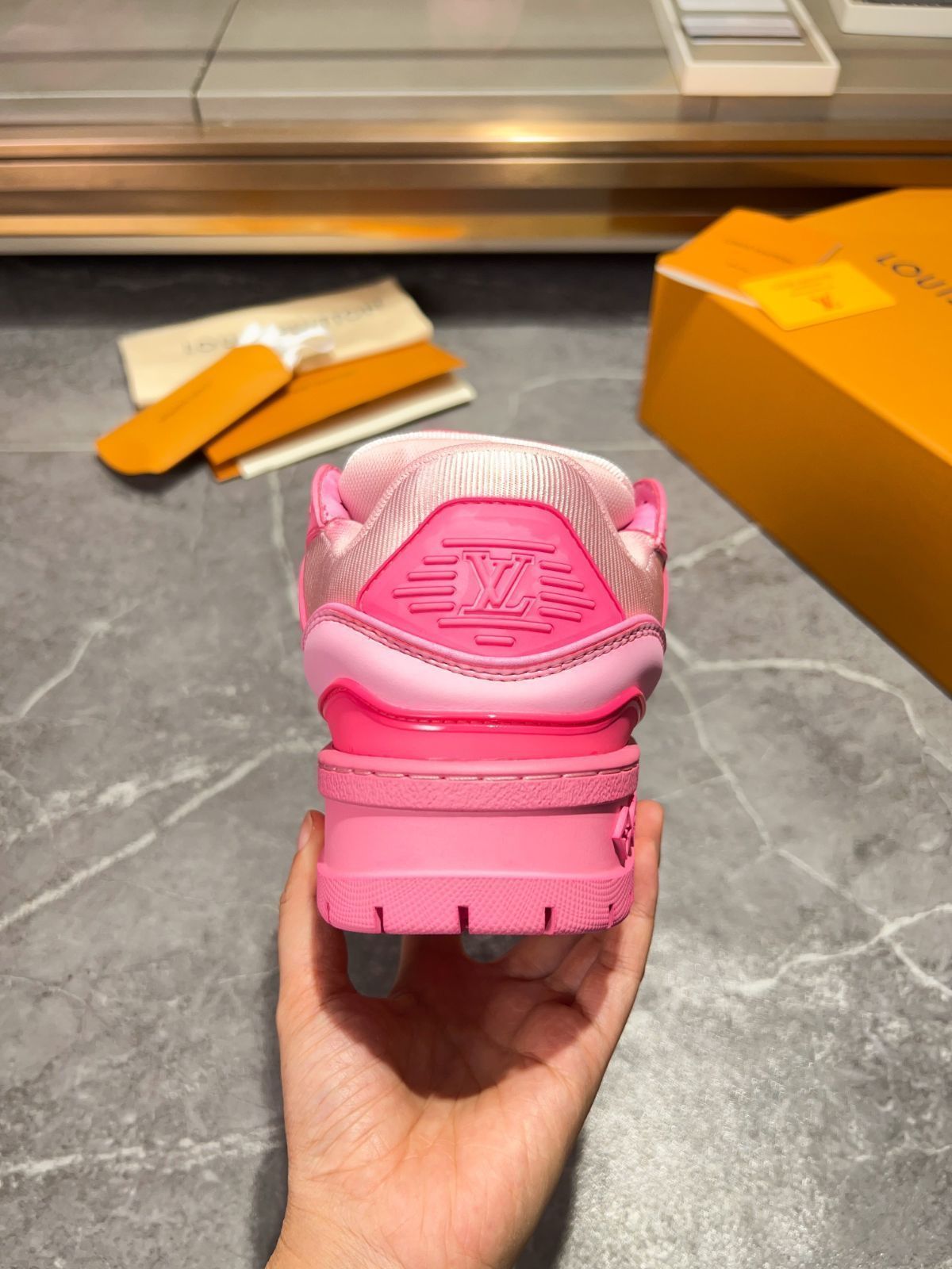 Louis Vuitton trainer 女性のロートップファッショナブルなカジュアルシューズ