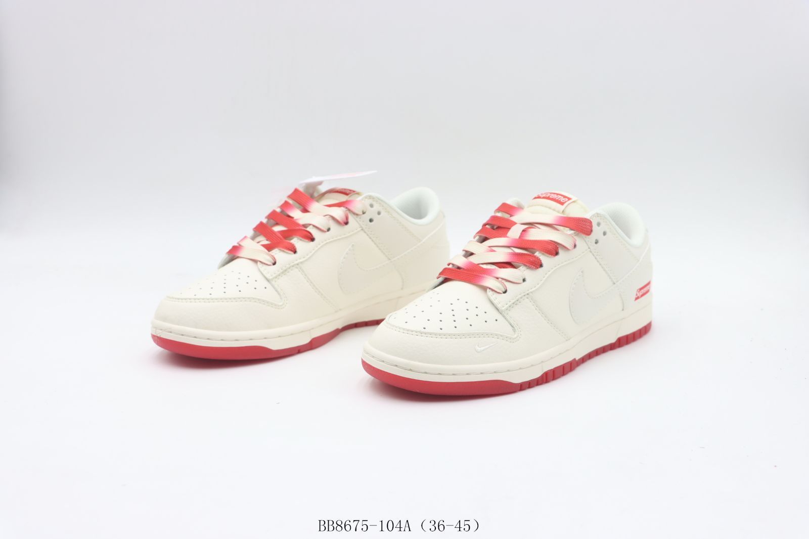 ナイキ / NIKE ナイキSBローカットスケートシューズ ホワイトレッド スプリーム BB8675-104A ナイキ / NIKE ナイキSBローカットスケートシューズ ホワイトレッド スプリーム BB8675-104A