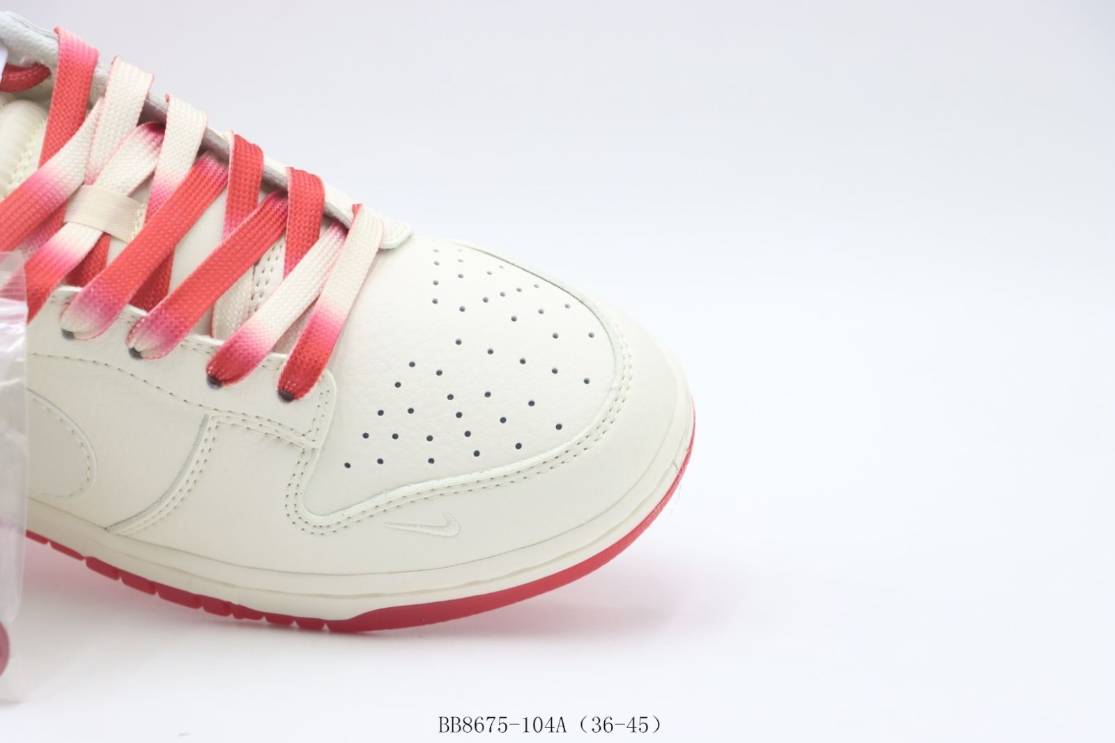 ナイキ / NIKE ナイキSBローカットスケートシューズ ホワイトレッド スプリーム BB8675-104A ナイキ / NIKE ナイキSBローカットスケートシューズ ホワイトレッド スプリーム BB8675-104A