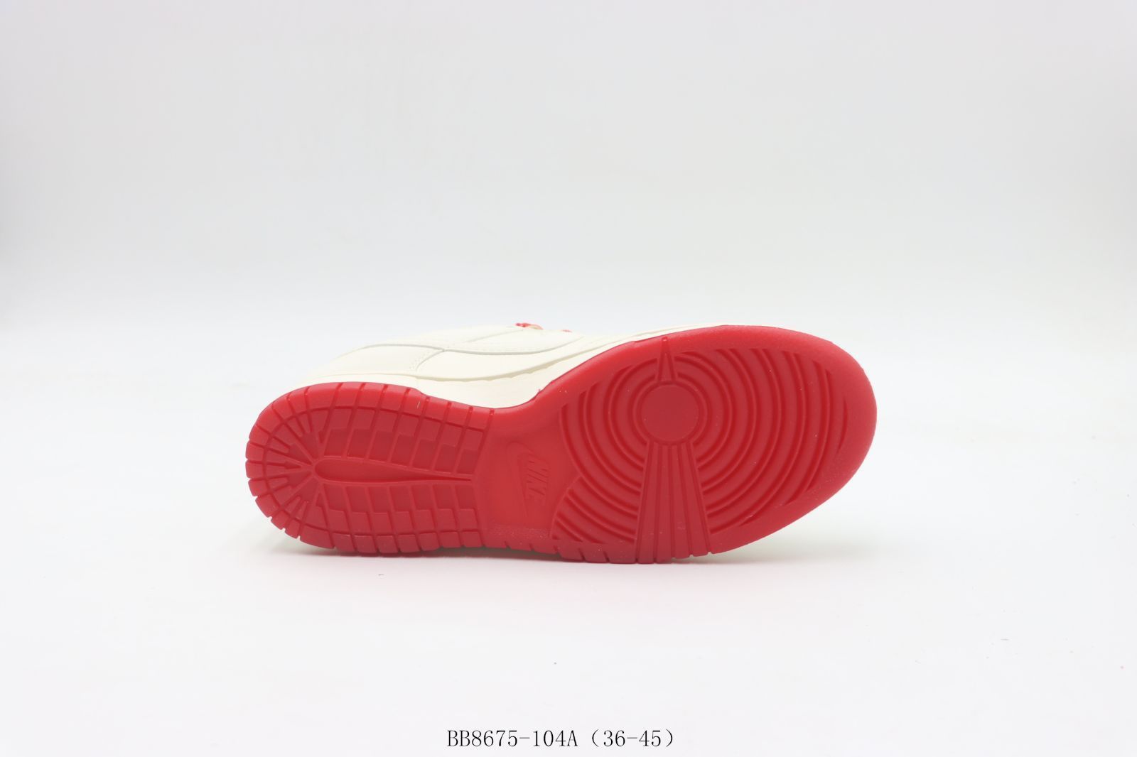 ナイキ / NIKE ナイキSBローカットスケートシューズ ホワイトレッド スプリーム BB8675-104A ナイキ / NIKE ナイキSBローカットスケートシューズ ホワイトレッド スプリーム BB8675-104A