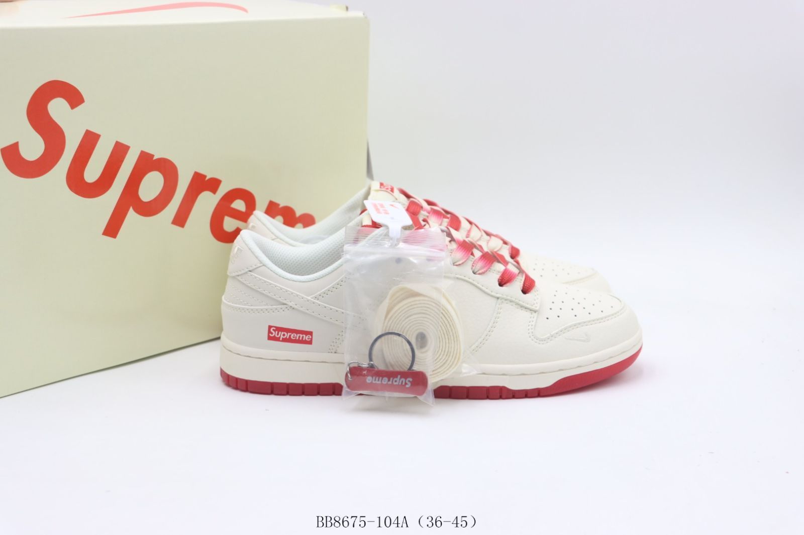 ナイキ / NIKE ナイキSBローカットスケートシューズ ホワイトレッド スプリーム BB8675-104A ナイキ / NIKE ナイキSBローカットスケートシューズ ホワイトレッド スプリーム BB8675-104A