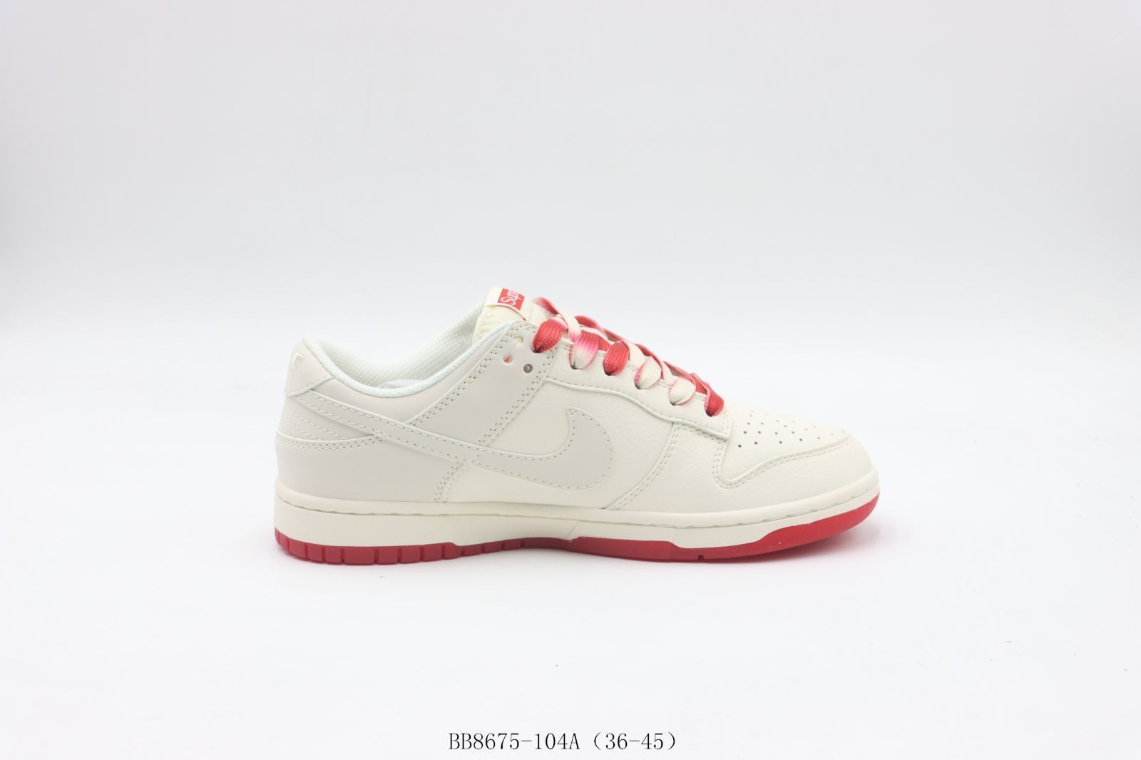 ナイキ / NIKE ナイキSBローカットスケートシューズ ホワイトレッド スプリーム BB8675-104A ナイキ / NIKE ナイキSBローカットスケートシューズ ホワイトレッド スプリーム BB8675-104A