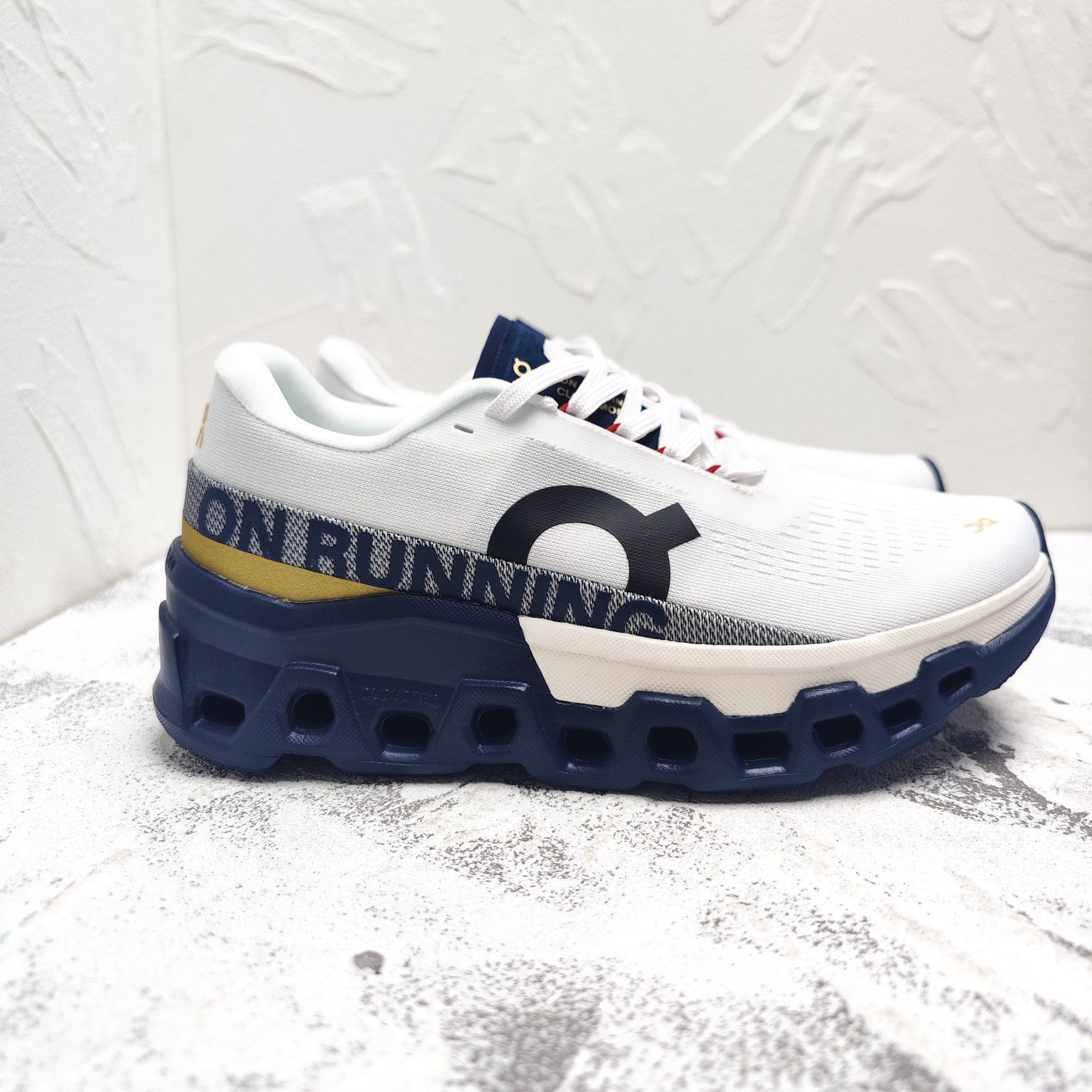 On Cloudmonster2 クラウドモンスター 第二世代 ジョギング スポーツ トレーニング ランニングシューズ メンズ レディー スニーカー タウンユース ホワイト　ブルー