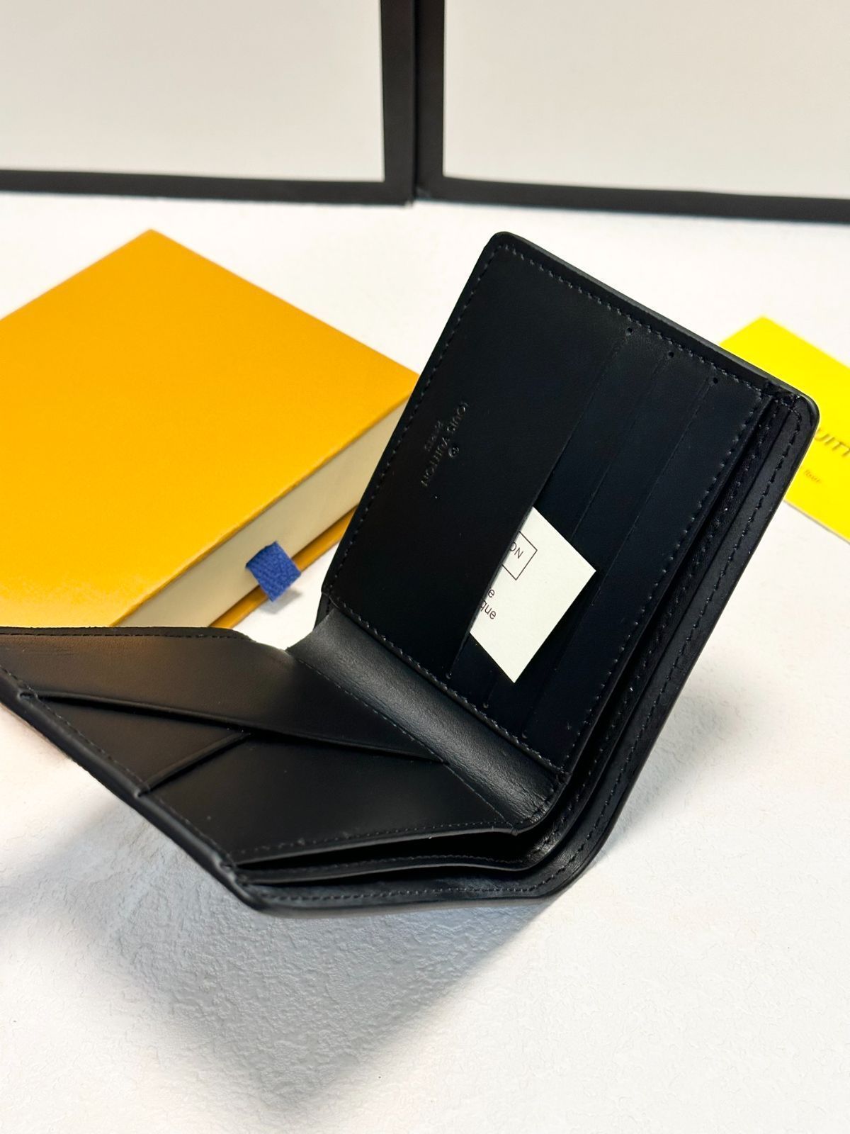 Louis Vuittonルイヴィトン、財布、超マルチカートリッジ、ショート丈、二つ折り、プリント[本日特価|新品未使用品]