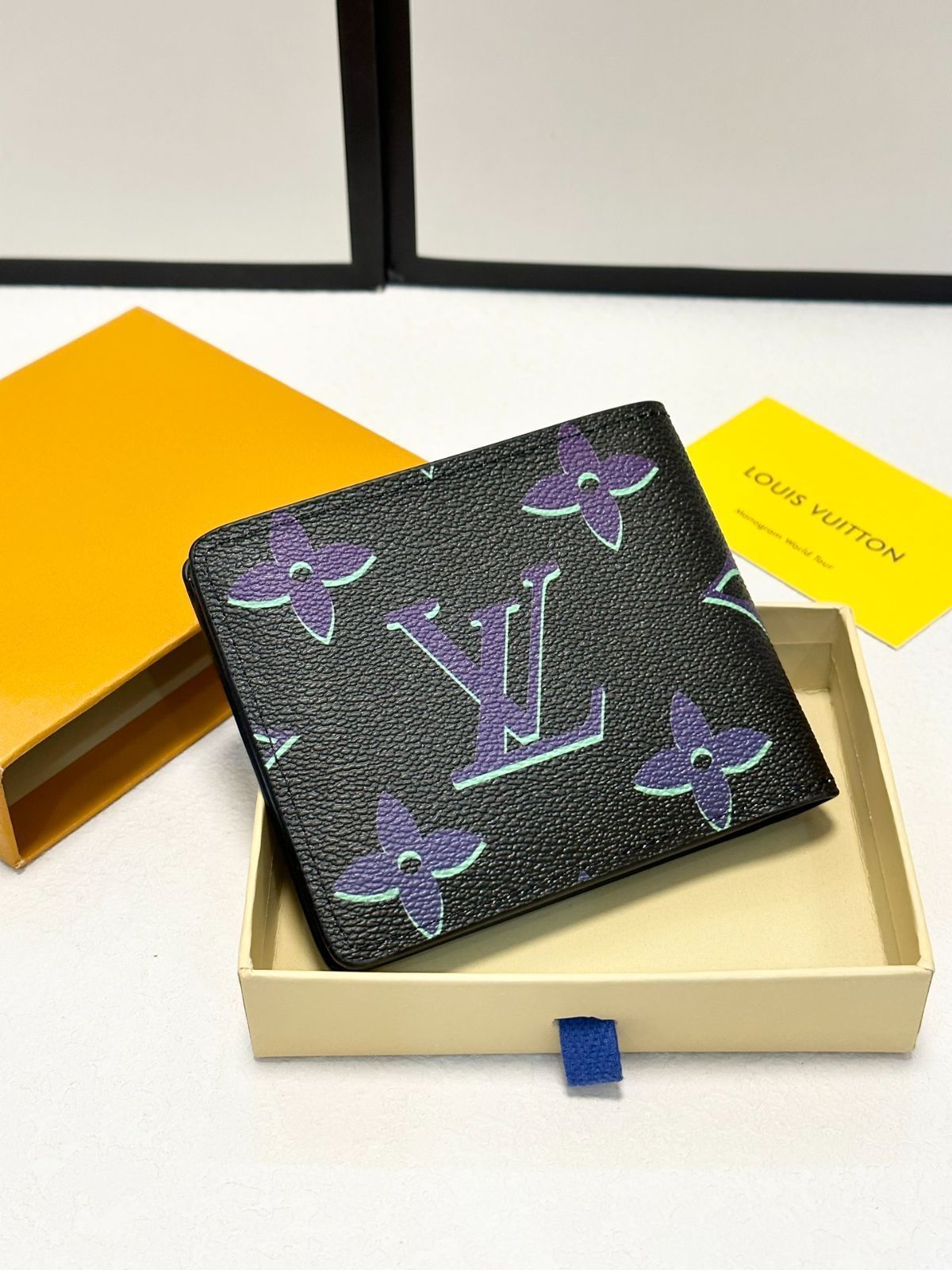 Louis Vuittonルイヴィトン、財布、超マルチカートリッジ、ショート丈、二つ折り、プリント[本日特価|新品未使用品]