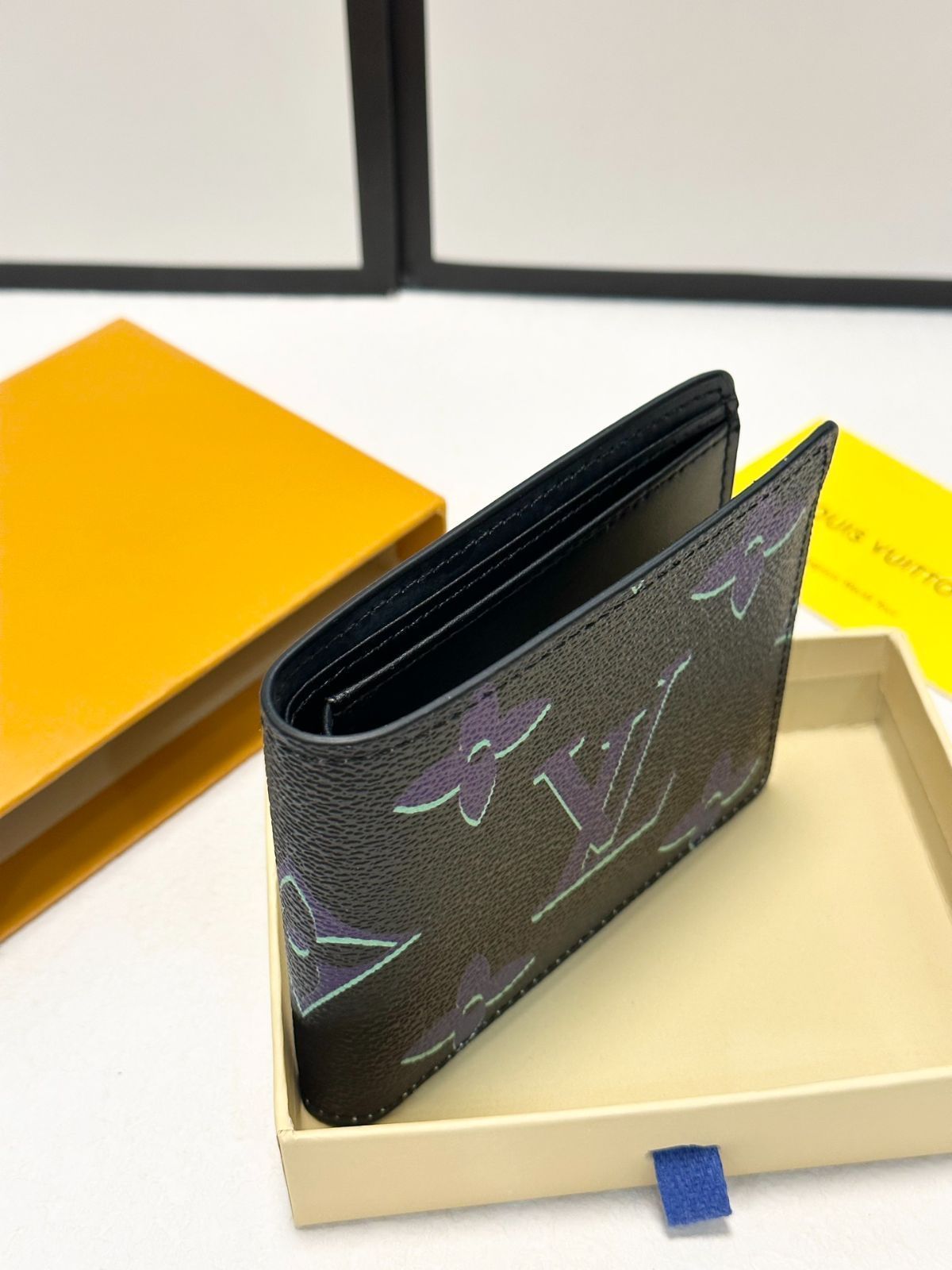Louis Vuittonルイヴィトン、財布、超マルチカートリッジ、ショート丈、二つ折り、プリント[本日特価|新品未使用品]