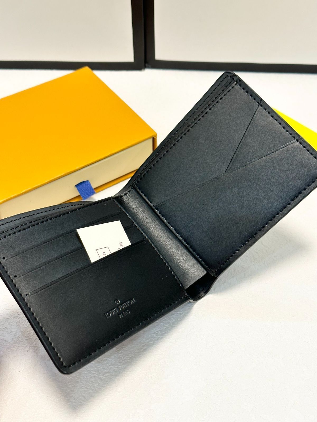 Louis Vuittonルイヴィトン、財布、超マルチカートリッジ、ショート丈、二つ折り、プリント[本日特価|新品未使用品]