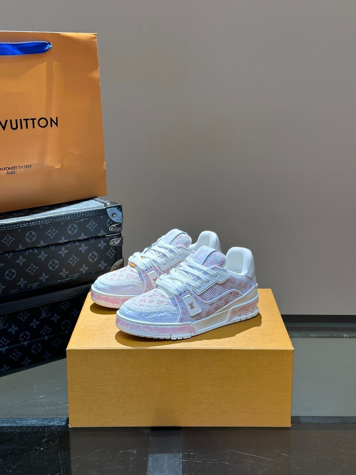 Louis Vuitton trainer 女性のカジュアルスポーツシューズ Louis Vuitton trainer 女性のカジュアルスポーツシューズ