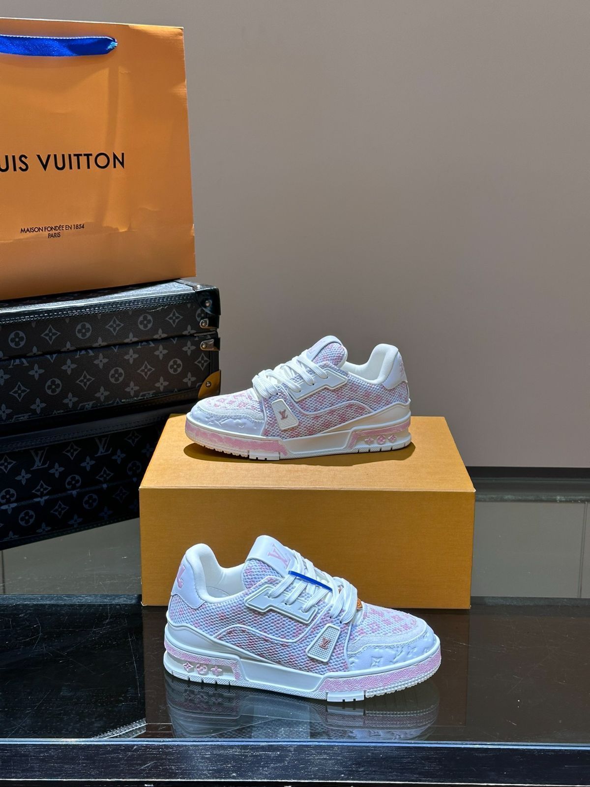 Louis Vuitton trainer 女性のカジュアルスポーツシューズ Louis Vuitton trainer 女性のカジュアルスポーツシューズ