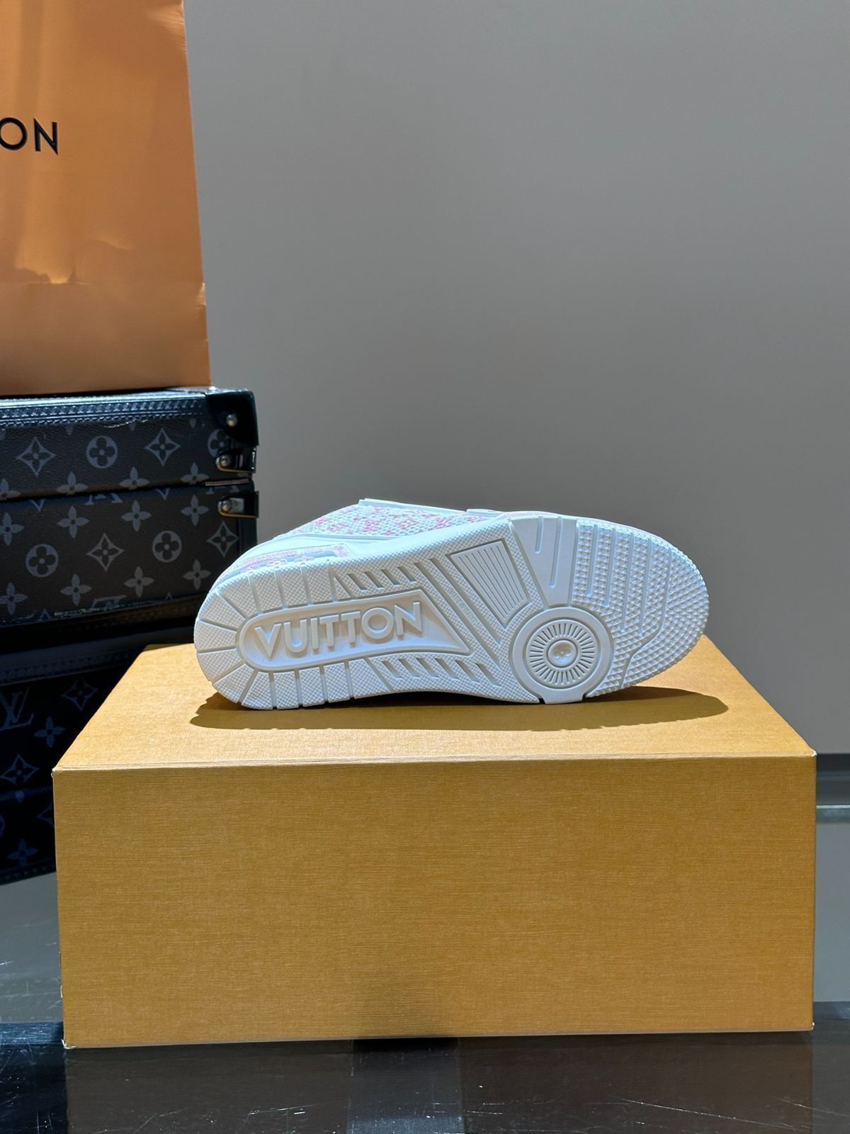 Louis Vuitton trainer 女性のカジュアルスポーツシューズ Louis Vuitton trainer 女性のカジュアルスポーツシューズ
