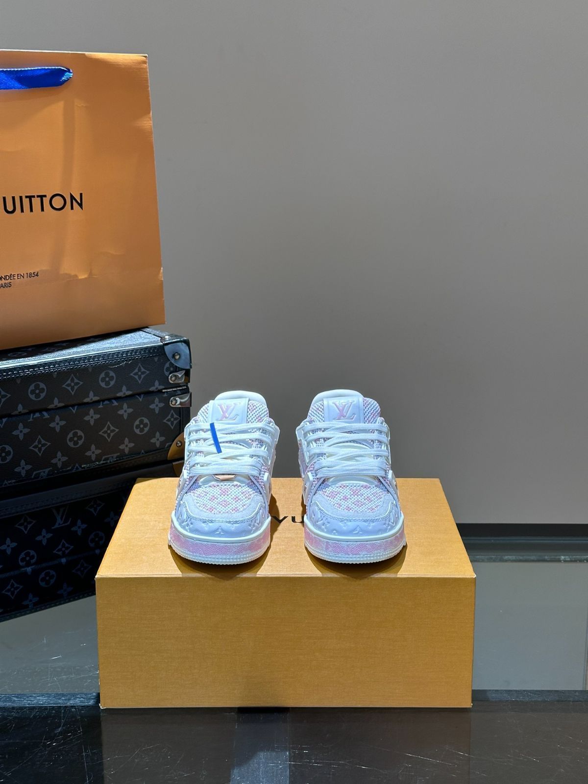 Louis Vuitton trainer 女性のカジュアルスポーツシューズ Louis Vuitton trainer 女性のカジュアルスポーツシューズ