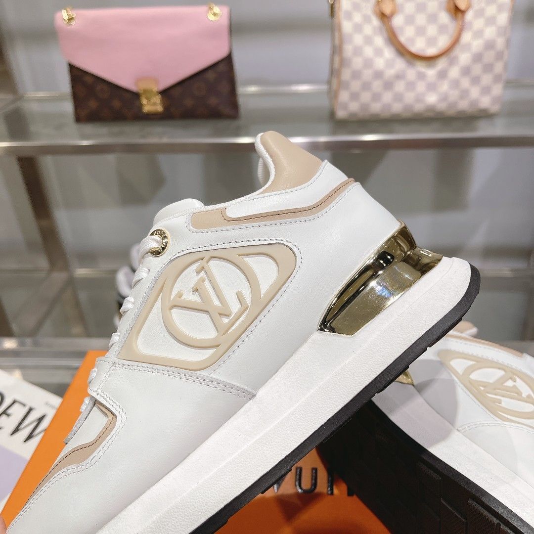 Louis Vuitton Neo Run Away 女性のロートップカジュアルシューズ