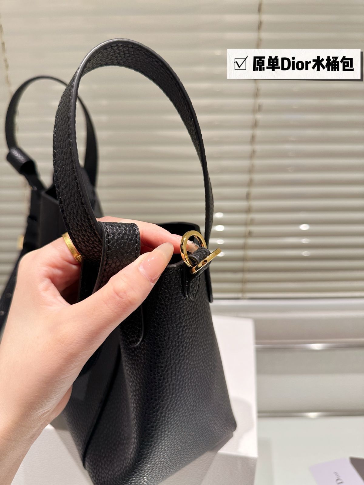 【今日特価】Christian Dior Signaturea Bucket Bag 2025 SS New Arrival / クリスチャン ディオール シグネチュラ バケットバッグ 2025 年春夏新作 【今日特価】Christian Dior Signaturea Bucket Bag 2025 SS New Arrival / クリスチャン ディオール シグネチュラ バケットバッグ 2025 年春夏新作