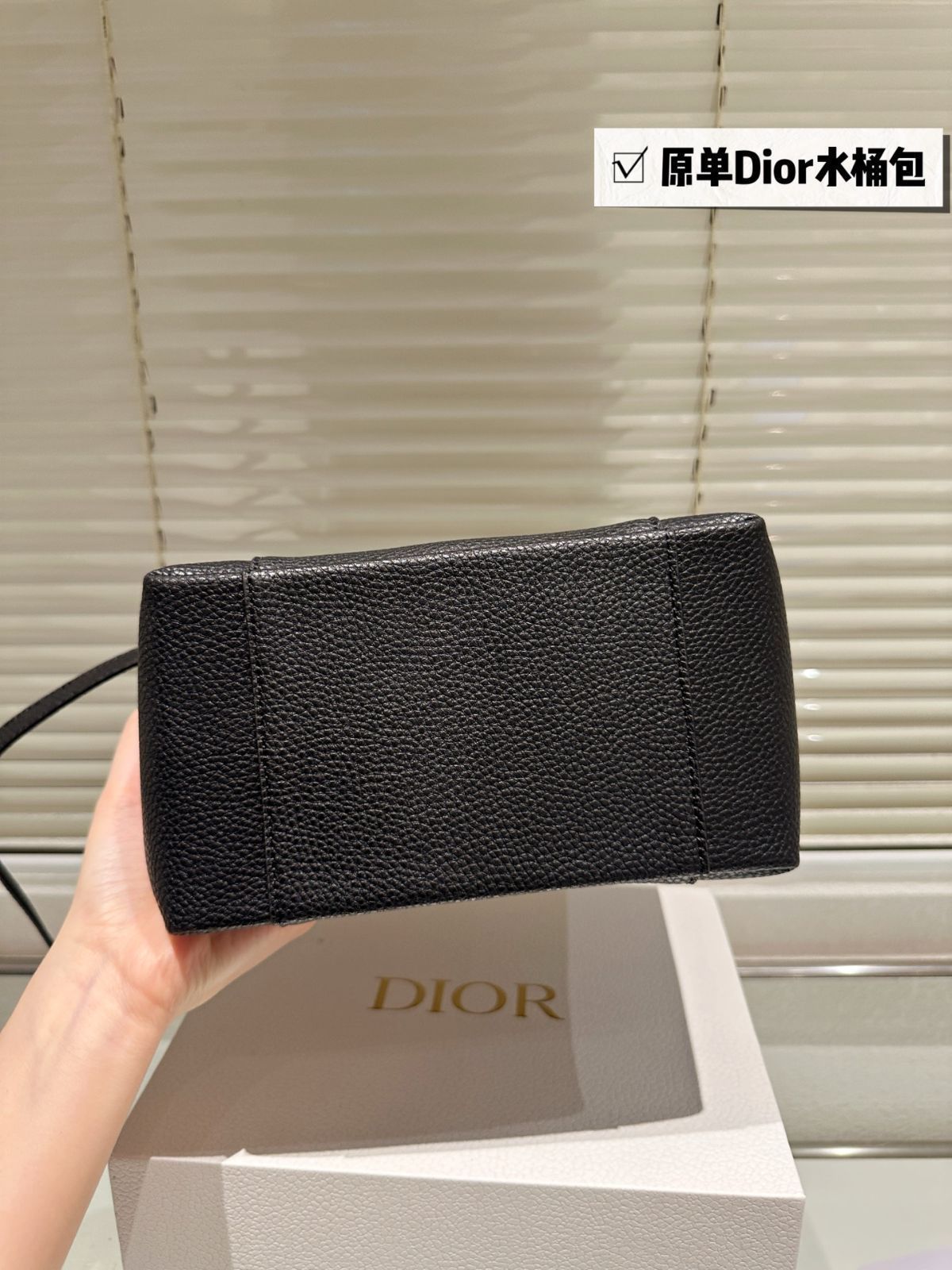 【今日特価】Christian Dior Signaturea Bucket Bag 2025 SS New Arrival / クリスチャン ディオール シグネチュラ バケットバッグ 2025 年春夏新作 【今日特価】Christian Dior Signaturea Bucket Bag 2025 SS New Arrival / クリスチャン ディオール シグネチュラ バケットバッグ 2025 年春夏新作