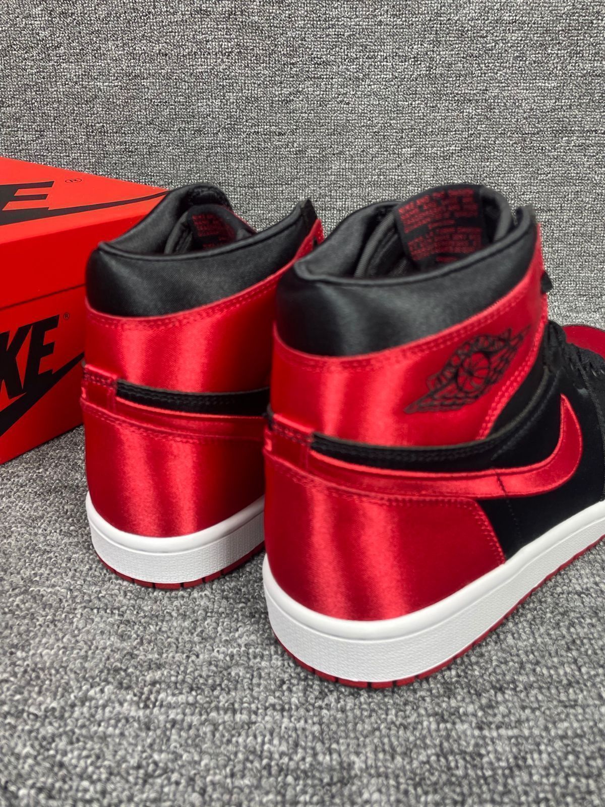 Nike WMNS Air Jordan 1 Retro High OG Satin Bred ナイキ ウィメンズ エアジョーダン1 レトロ ハイ OG サテンブレッドFD4810-061 Nike WMNS Air Jordan 1 Retro High OG Satin Bred ナイキ ウィメンズ エアジョーダン1 レトロ ハイ OG サテンブレッドFD4810-061