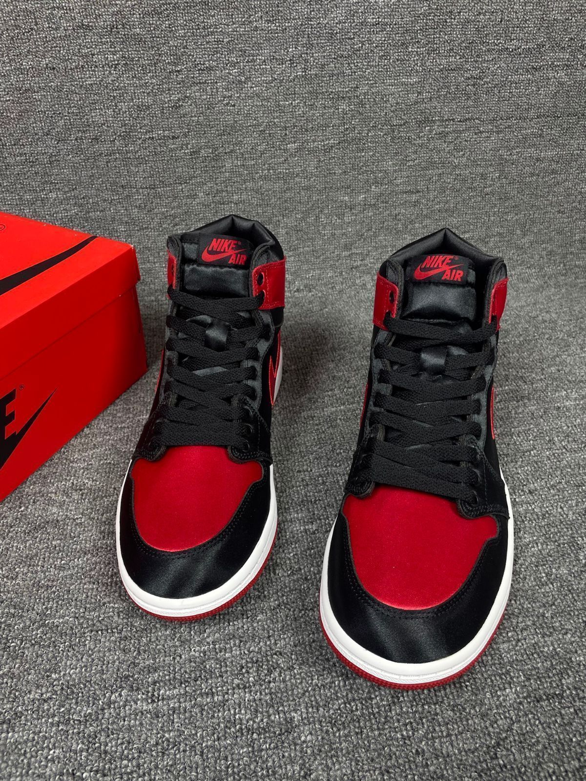 Nike WMNS Air Jordan 1 Retro High OG Satin Bred ナイキ ウィメンズ エアジョーダン1 レトロ ハイ OG サテンブレッドFD4810-061 Nike WMNS Air Jordan 1 Retro High OG Satin Bred ナイキ ウィメンズ エアジョーダン1 レトロ ハイ OG サテンブレッドFD4810-061