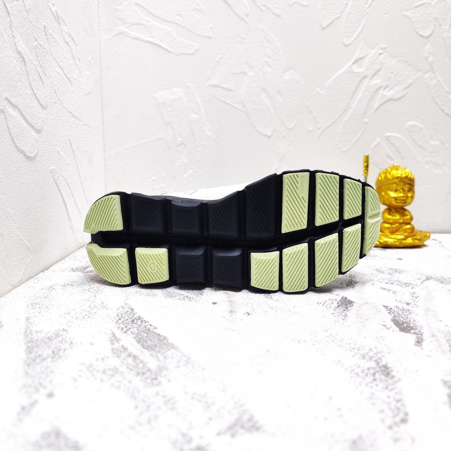 On Cloud X3 Sneakers オン クラウドX3 ジョギング スポーツ トレーニング ランニングシューズ メンズ レディース スニーカー タウンユース 新品 未使用 ホワイト グリーン 2色 On Cloud X3 Sneakers オン クラウドX3 ジョギング スポーツ トレーニング ランニングシューズ メンズ レディース スニーカー タウンユース 新品 未使用 ホワイト グリーン 2色