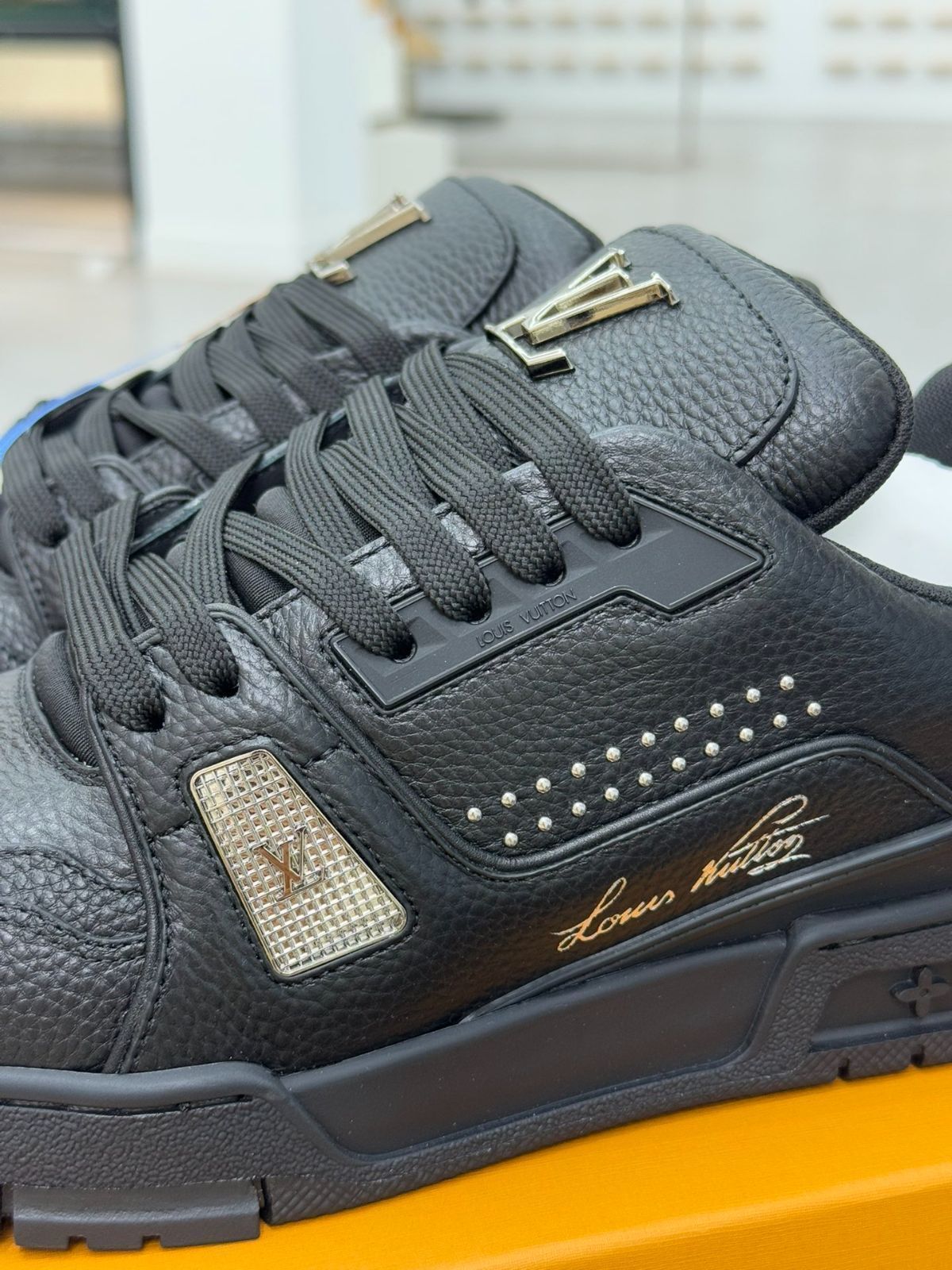 Louis Vuitton Trainer カラー 84-ブラック リベット
