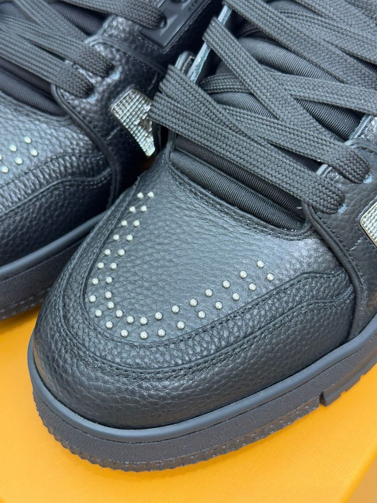 Louis Vuitton Trainer カラー 84-ブラック リベット