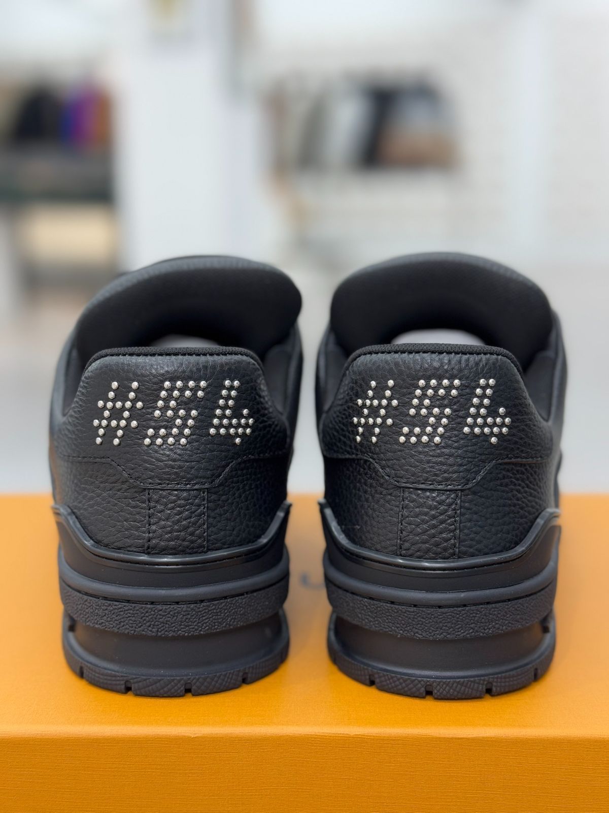 Louis Vuitton Trainer カラー 84-ブラック リベット