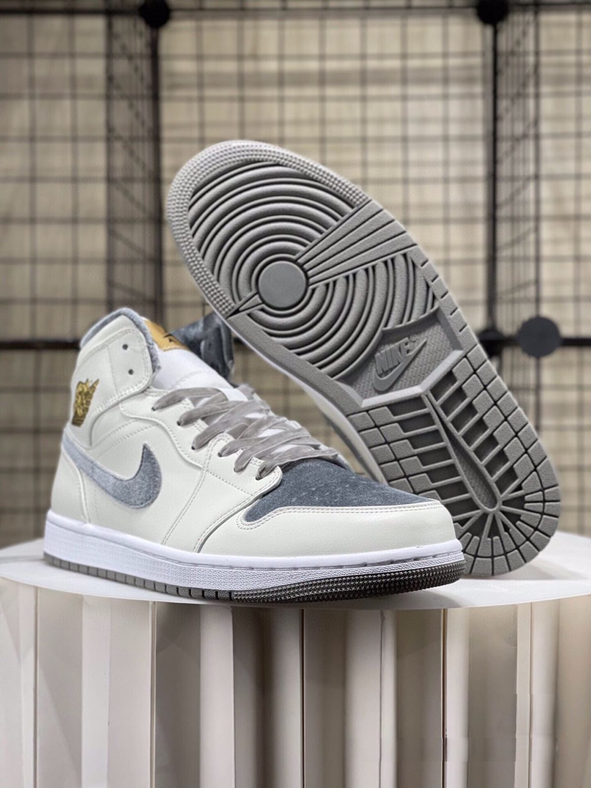 お値下げしました??即購入?? ナイキ スニーカー Air Jordan 1 Mid “Velvet Toe” 箱付