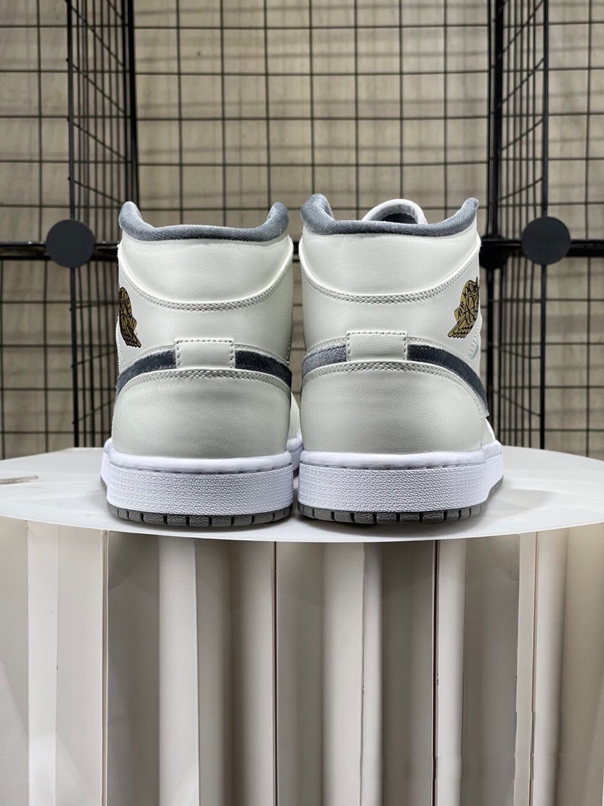 お値下げしました??即購入?? ナイキ スニーカー Air Jordan 1 Mid “Velvet Toe” 箱付
