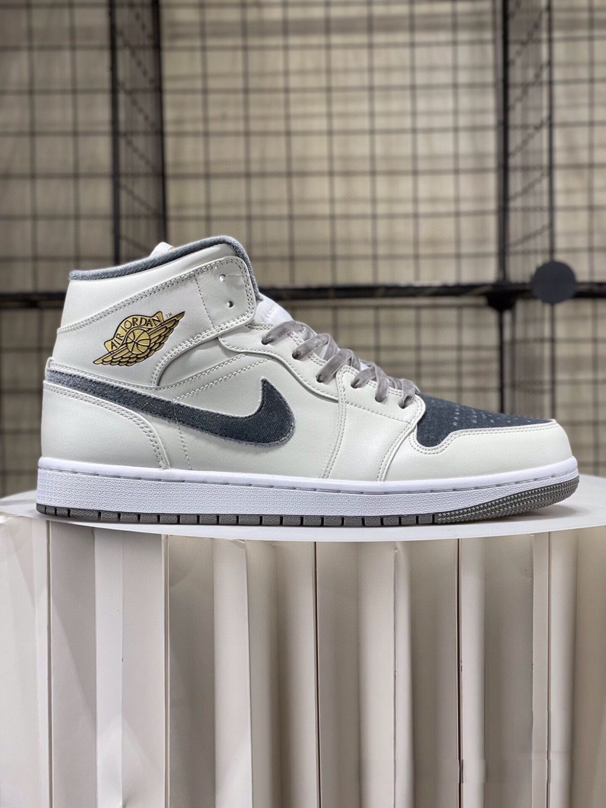 お値下げしました??即購入?? ナイキ スニーカー Air Jordan 1 Mid “Velvet Toe” 箱付