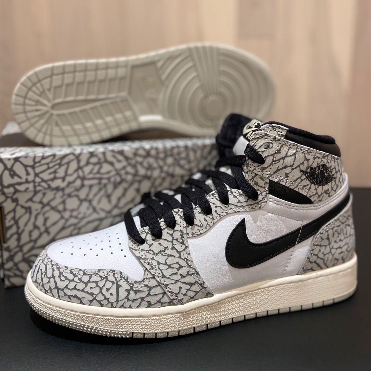 NIKE AIR JORDAN 1 RETRO HIGH OG White Cement ナイキ エア ジョーダン レトロ ハイ スニーカー