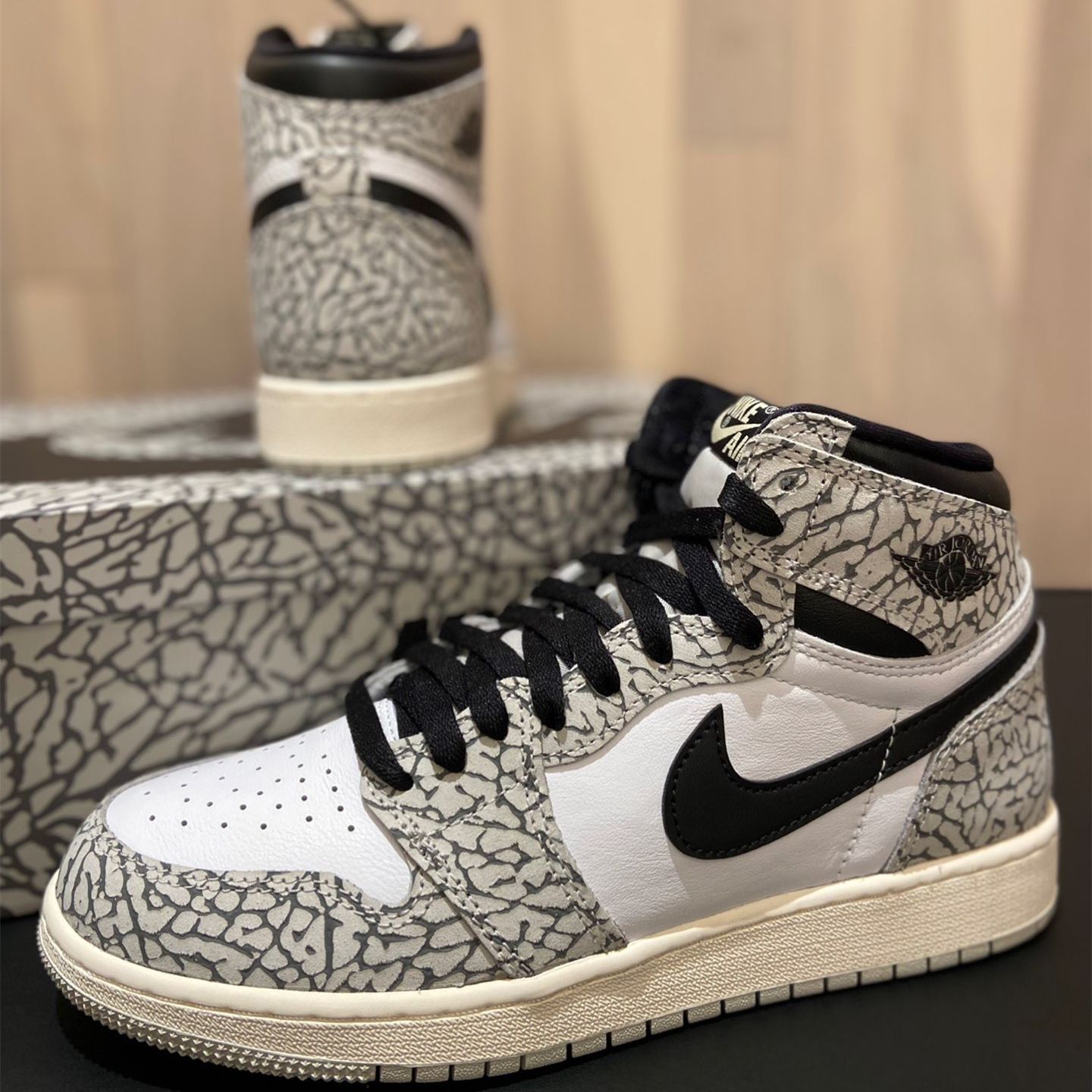 NIKE AIR JORDAN 1 RETRO HIGH OG White Cement ナイキ エア ジョーダン レトロ ハイ スニーカー