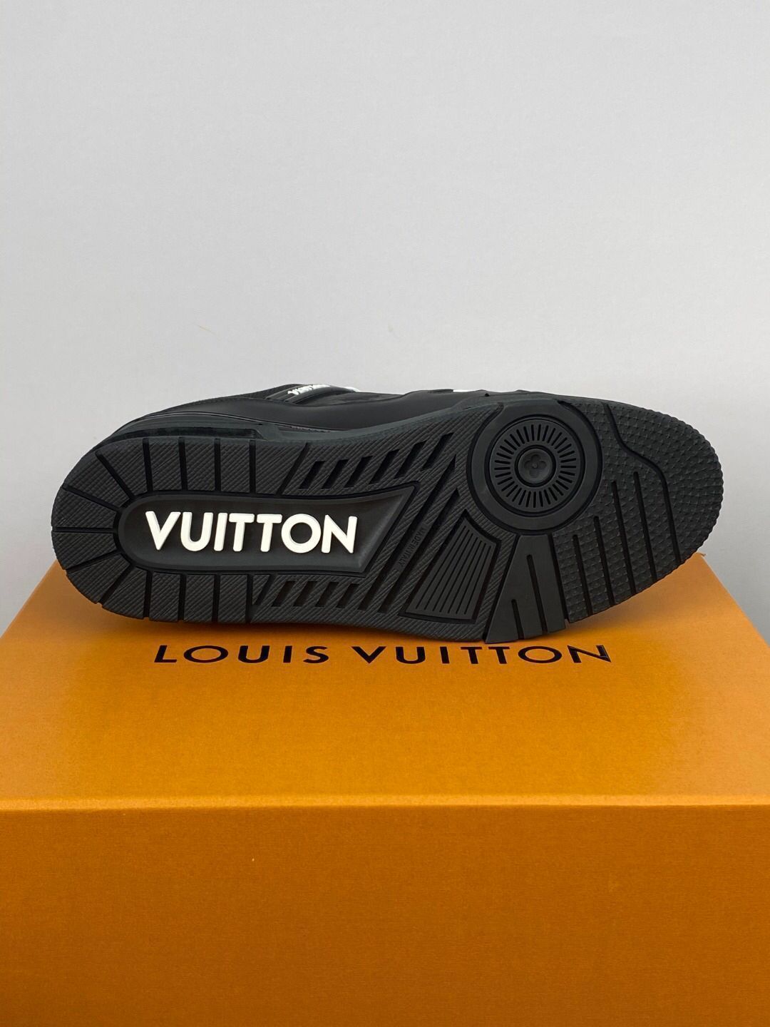 Louis Vuitton trainer 黒のメンズカジュアルスニーカー Louis Vuitton trainer 黒のメンズカジュアルスニーカー